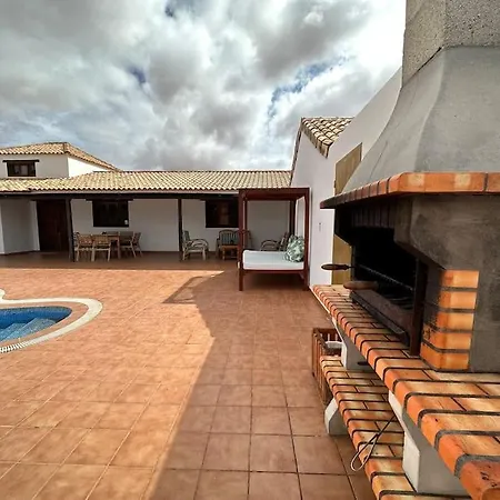 With Pool In The Centre Of Fuerteventura * Antigua (Fuerteventura)