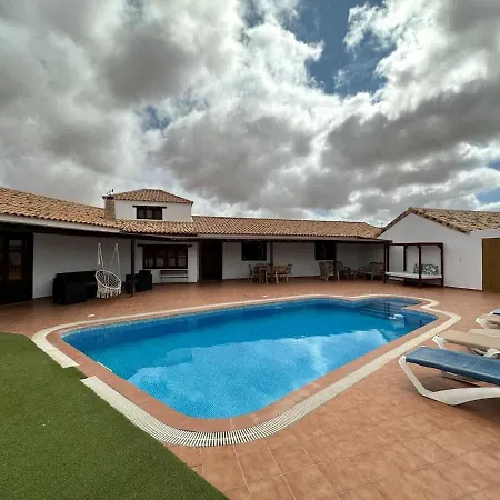 With Pool In The Centre Of Fuerteventura * Antigua (Fuerteventura)